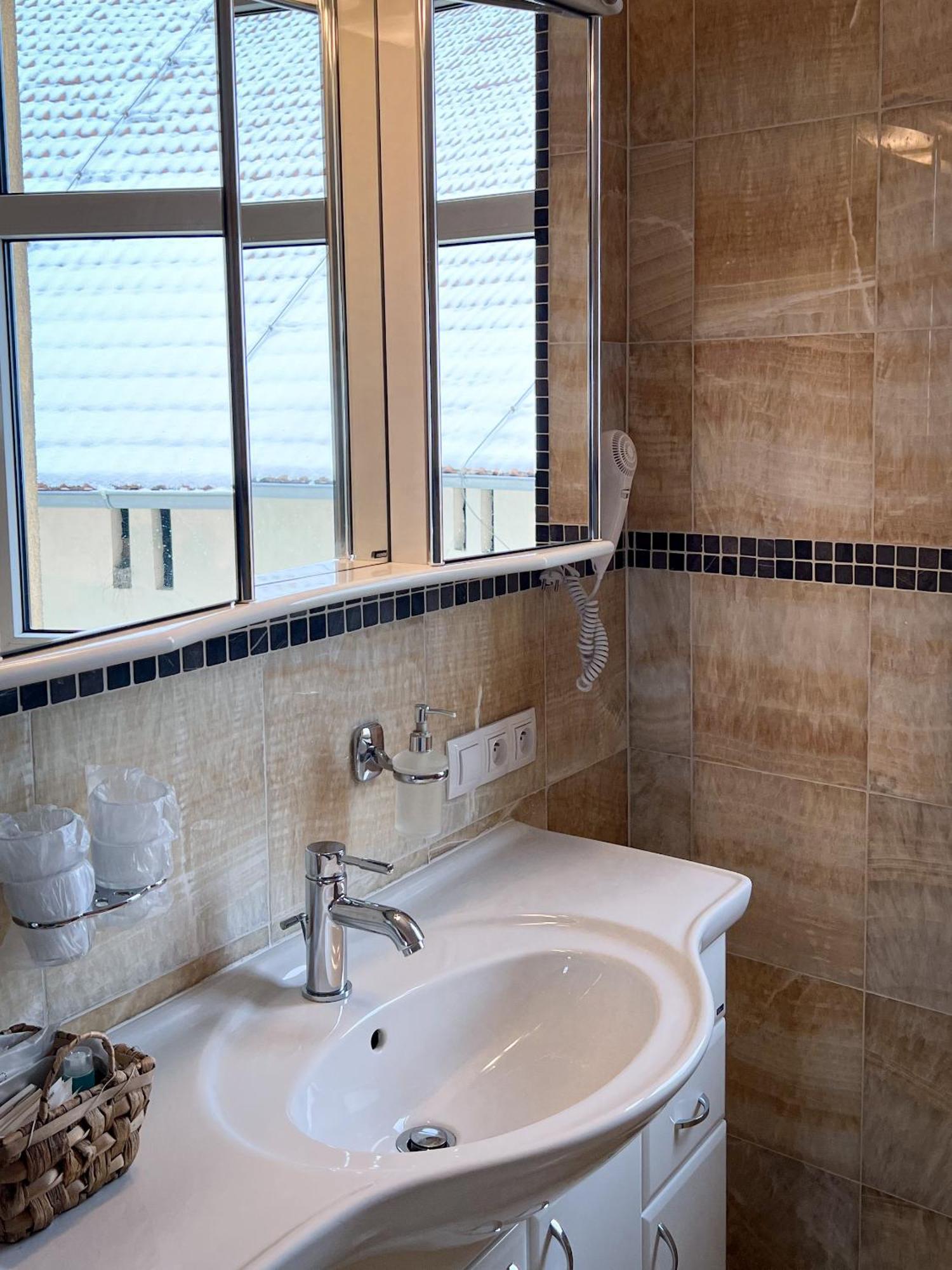 Hotel Lony Mochov Ngoại thất bức ảnh