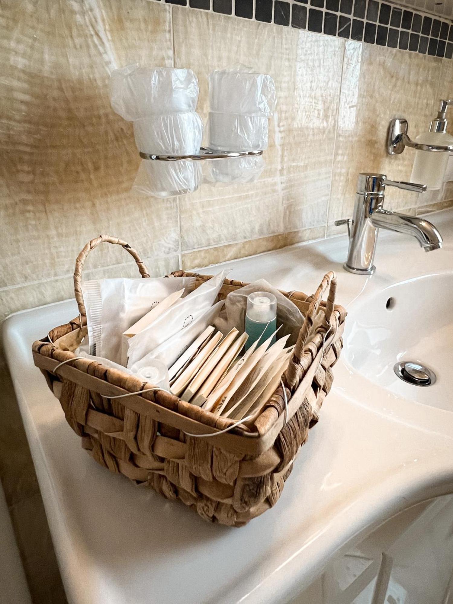 Hotel Lony Mochov Ngoại thất bức ảnh