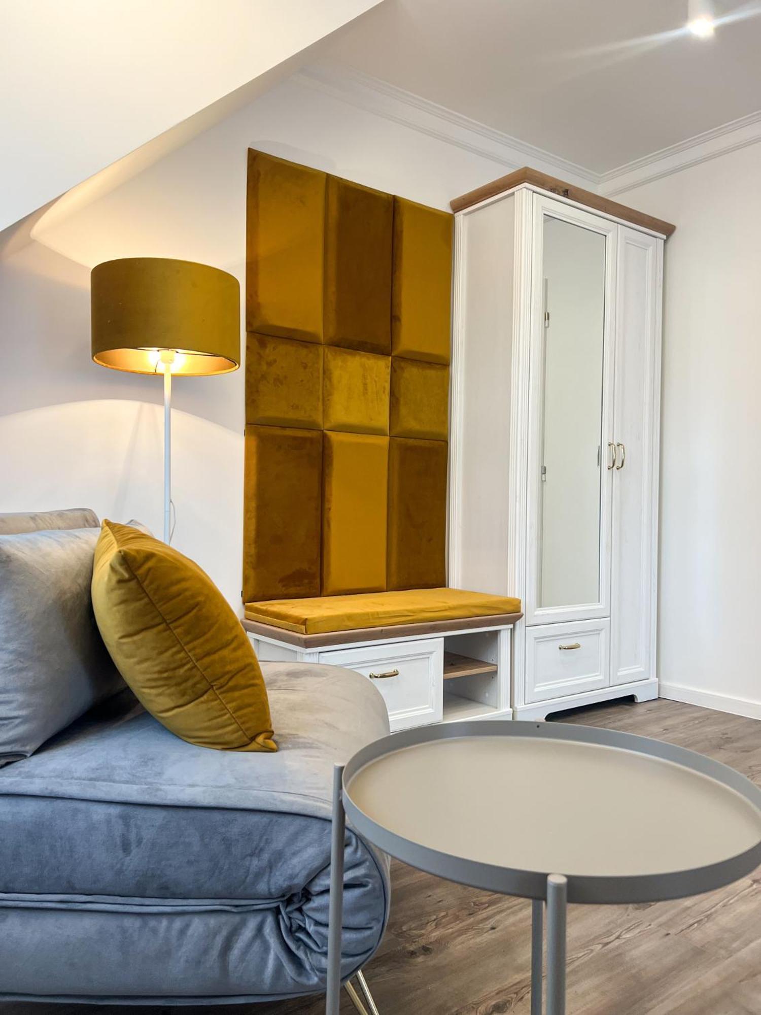 Hotel Lony Mochov Ngoại thất bức ảnh
