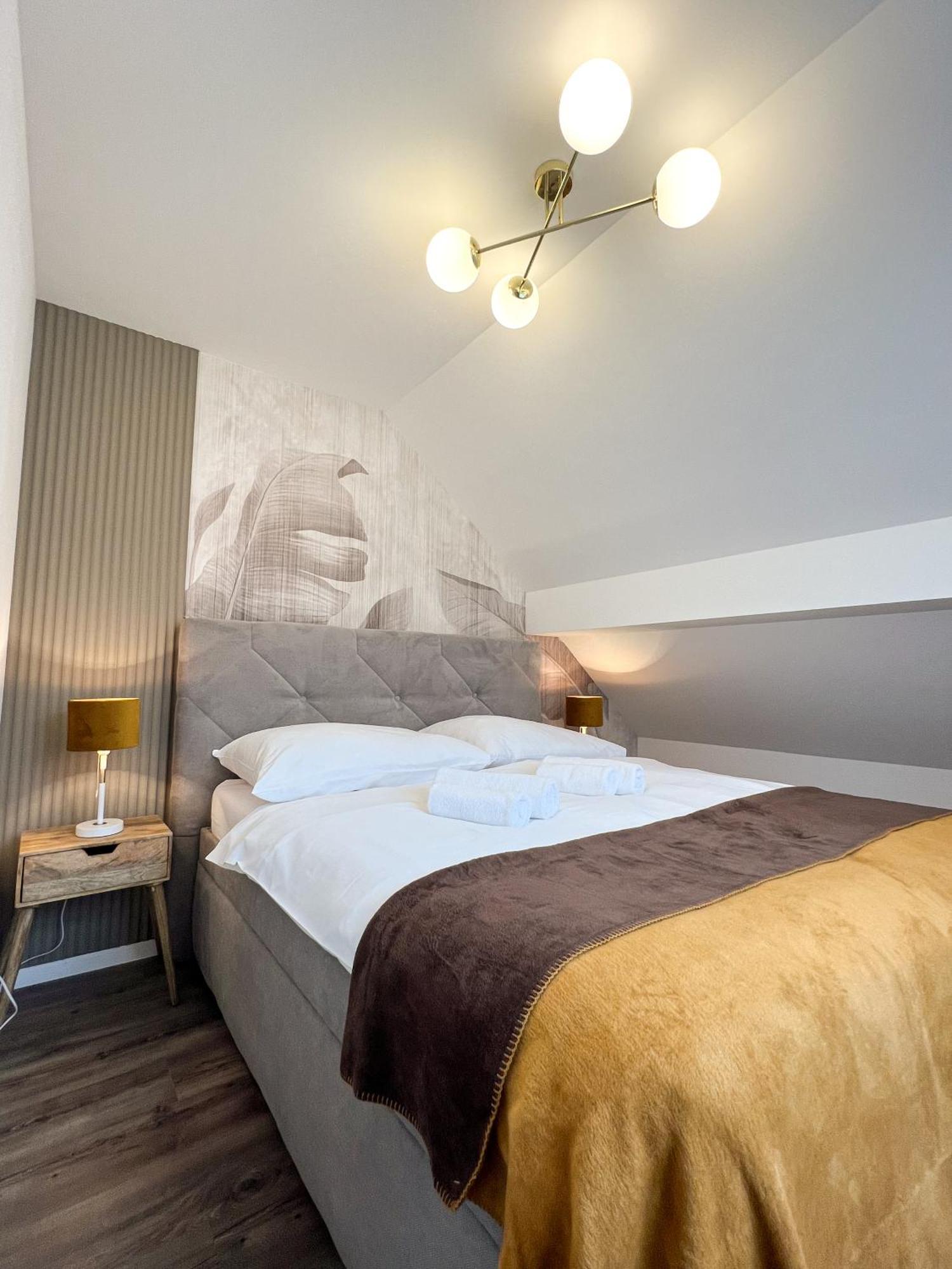 Hotel Lony Mochov Ngoại thất bức ảnh