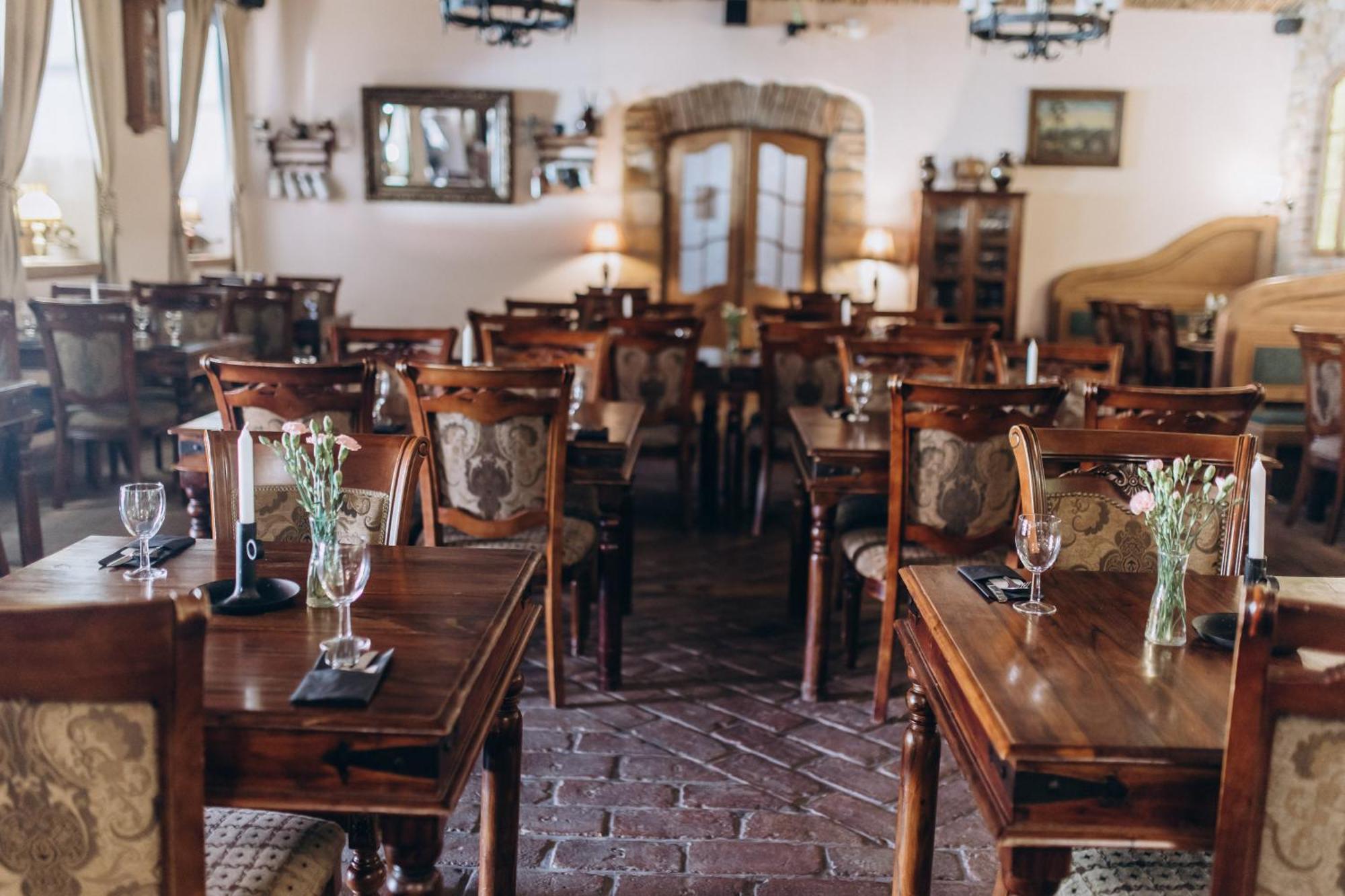 Hotel Lony Mochov Ngoại thất bức ảnh